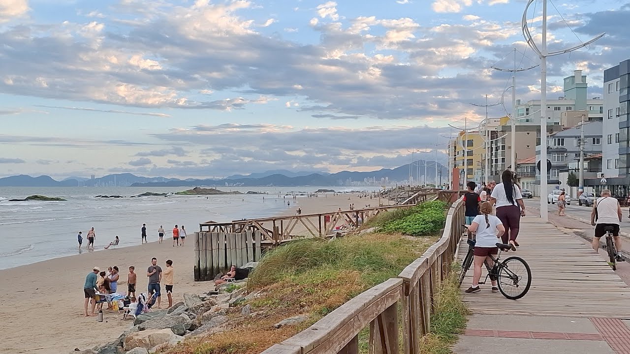 Praia Gravatá final tarde tempo abafado bem quente
