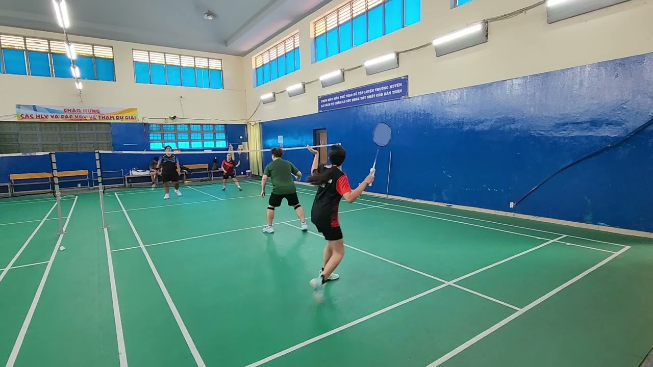 #54 Đôi nam nữ. Sân Lê Quý Đôn 