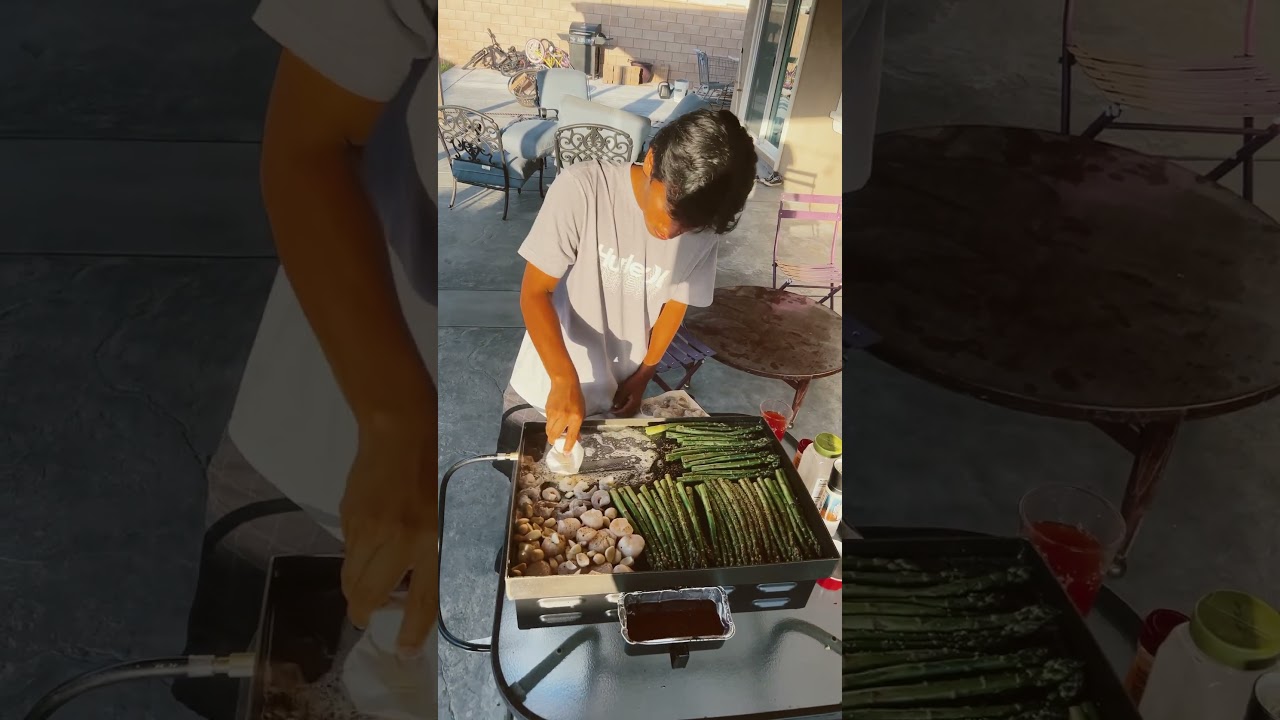 Keep on grilling. He can&rsquo;t stop. 😎 #blackstonecooking