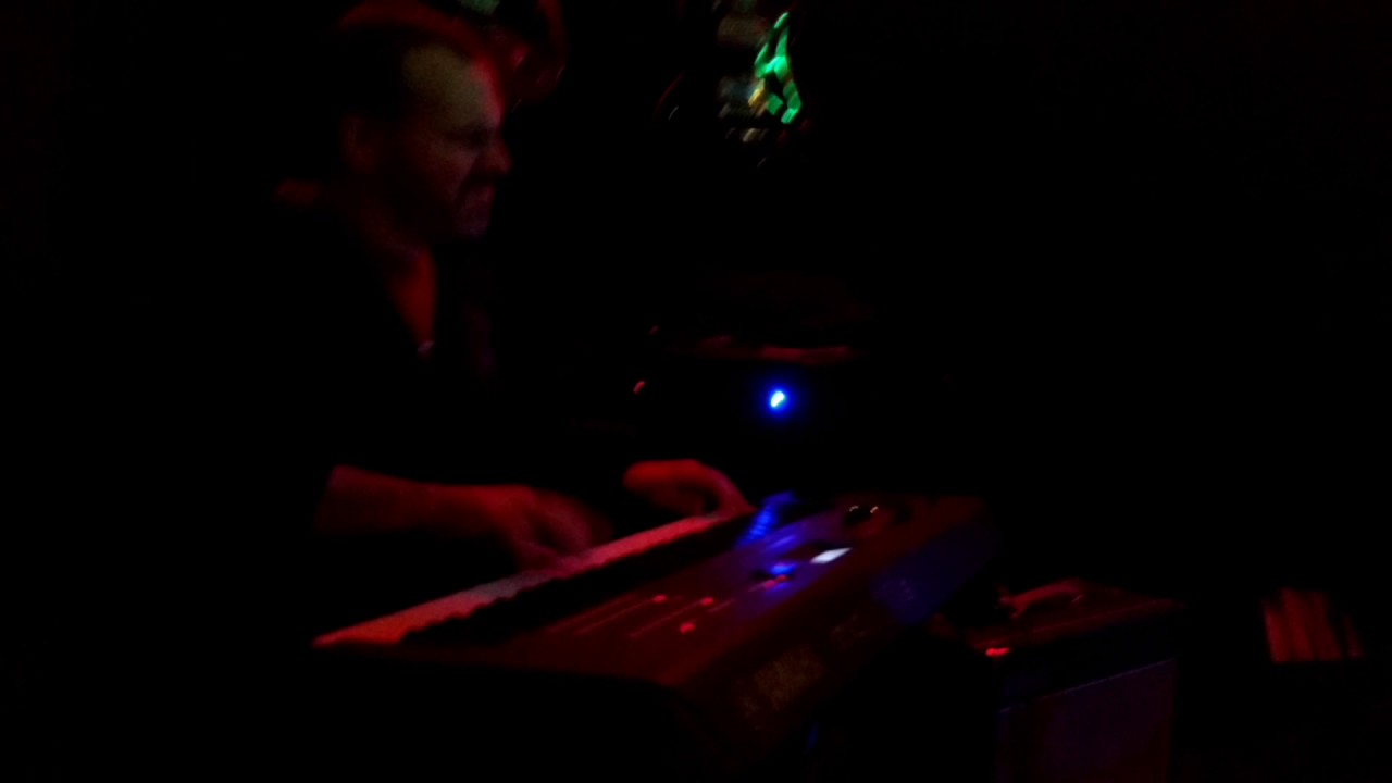 Blues en El Tinglado. Silvio Marzolini en las teclas. Un capo!
