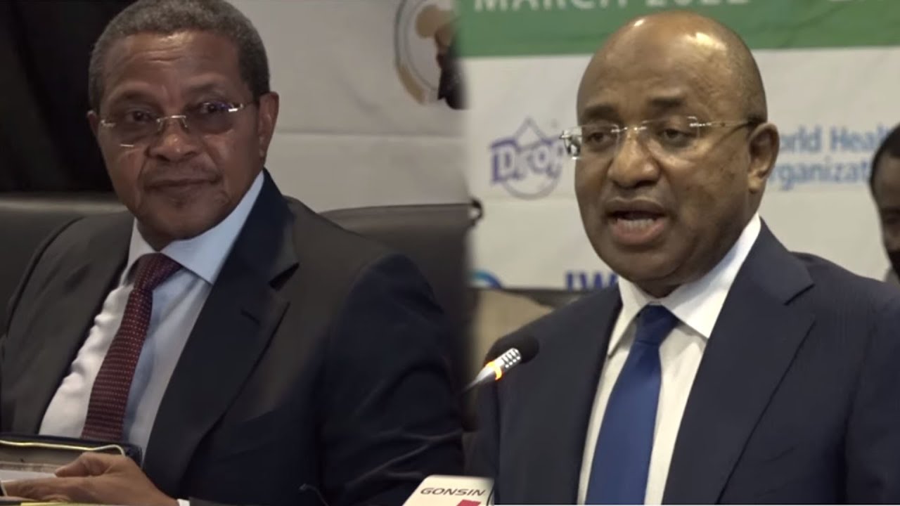 RAIS MWINYI Mbele ya MSTAAFU KIKWETE na WENGINE - 