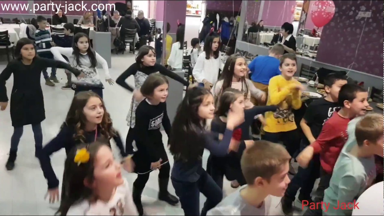 Коледно тържество на деца от 3 клас от у_ще. Кирил и Методи град  Варна