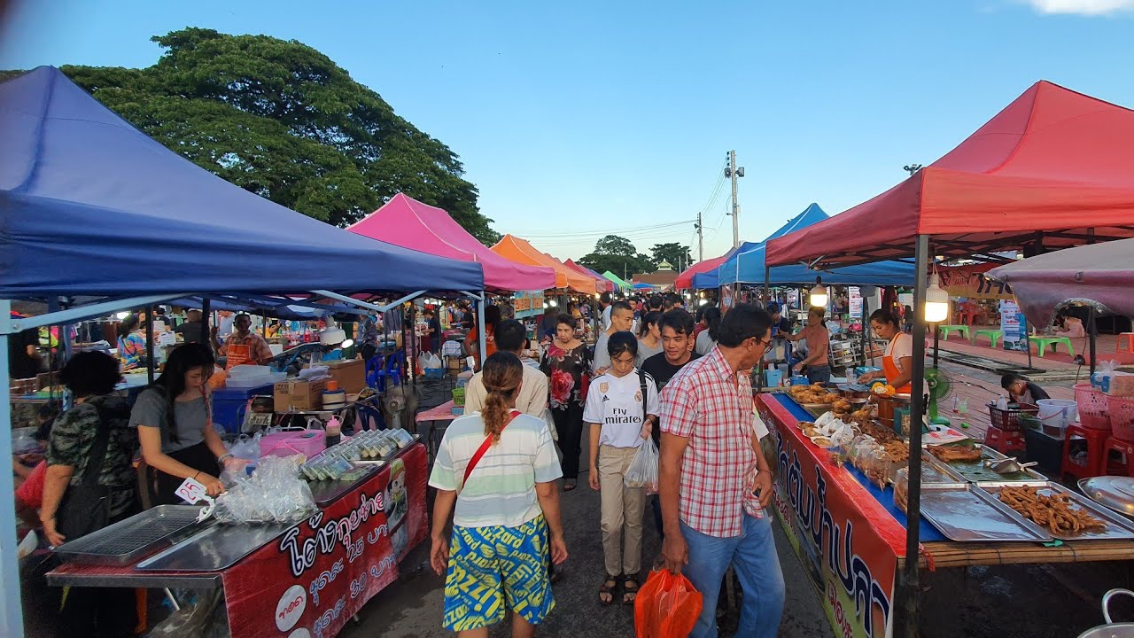 ซื้อของกิน ถนนคนเดินพะเยา