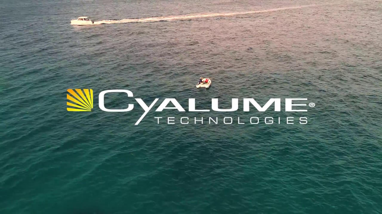 Light signalling device at sea: SOS Cyalume lightstick in case of search & rescue at sea