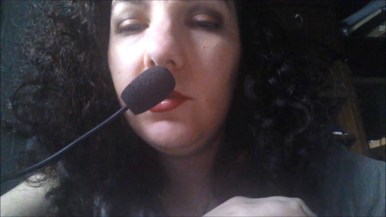 [ASMR PT-PT] Whispered reading and chatting in Portuguese