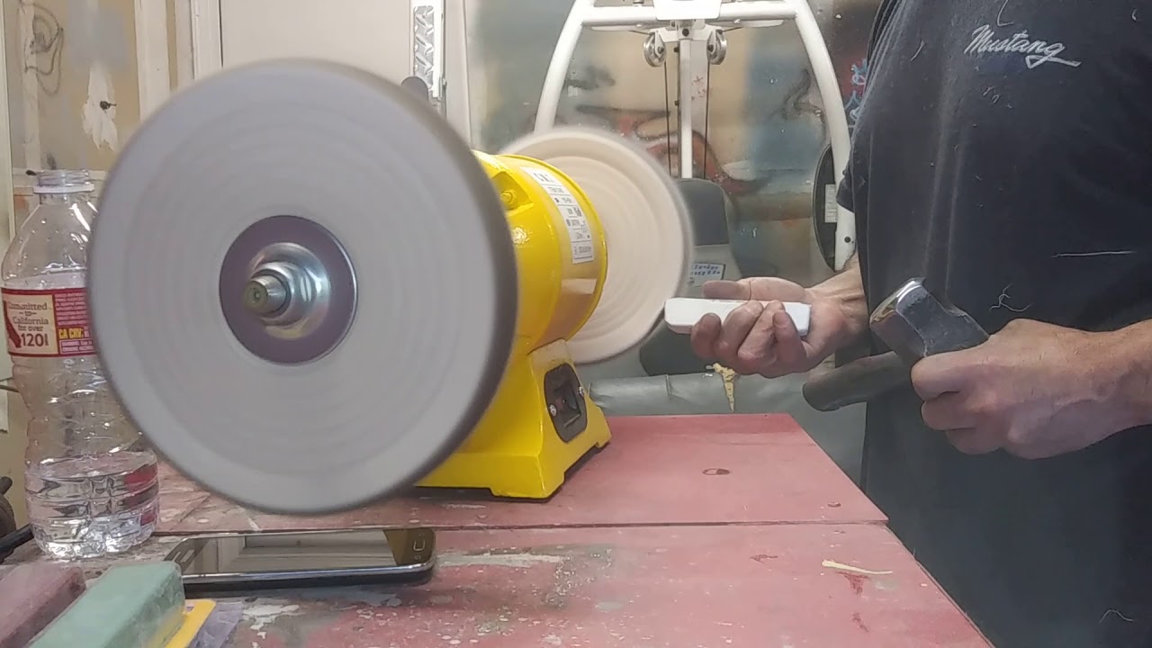 Benchtop buffing machine