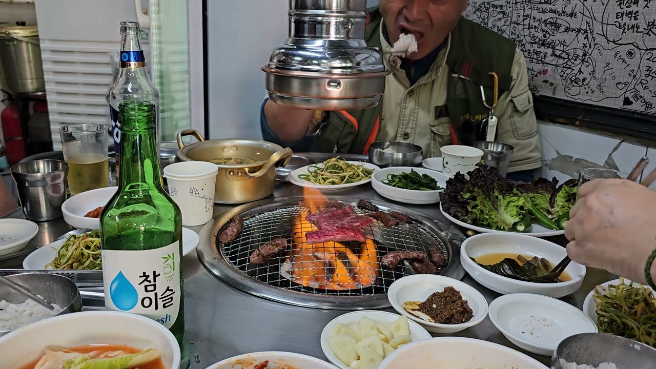 태백 여사의 아드님 휴가차 방문함 현대실비 소고기 숫불구이 지글 밥한끼 합니다 ᆢ
