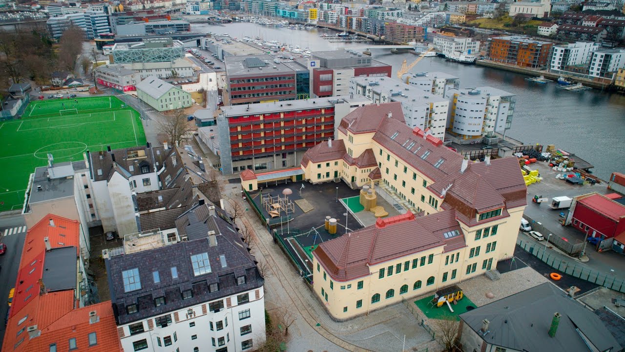 Dronefilm av Møhlenpris oppveksttun og trikkehallen