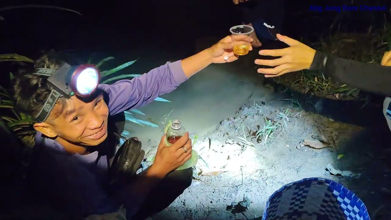 Anggota Menyelam Ikan di Sg Biawak....sila tonton sampai habis....