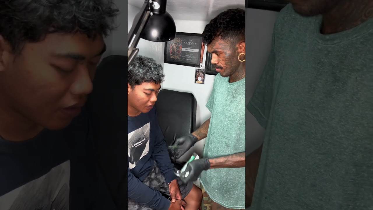 Pasang anting lidah ( tongue piercing ) di oneng art tattoo studio