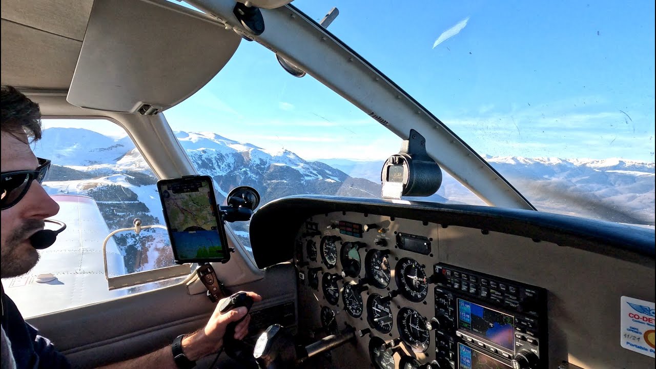 Approach and landing at La Cerdanya (LECD)