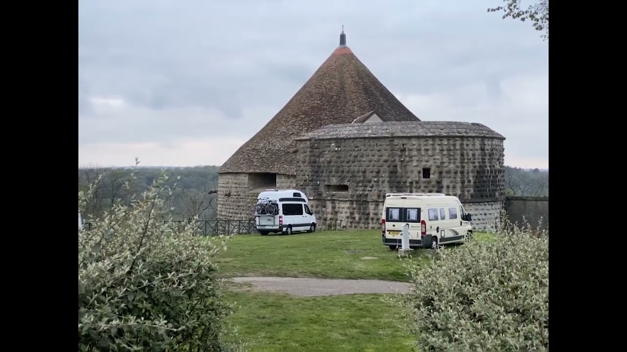 Camping Navarre mitten in der mittelalterlichen Stadt Langres im Grand Est in Frankreich