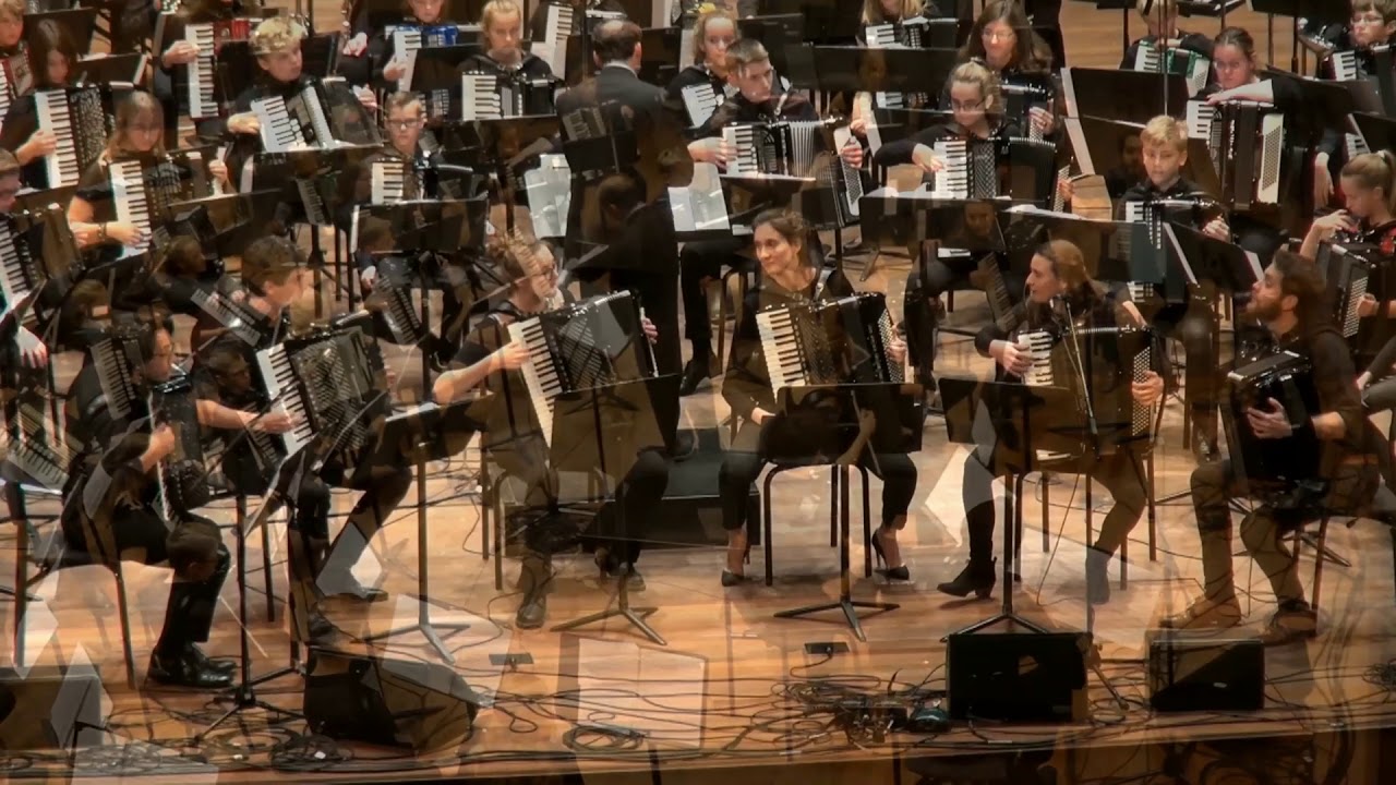 Balkandans gespeeld door het Jubileum Jeugd Accordeonorkest samen met Kwintetto, 3 november 2018.