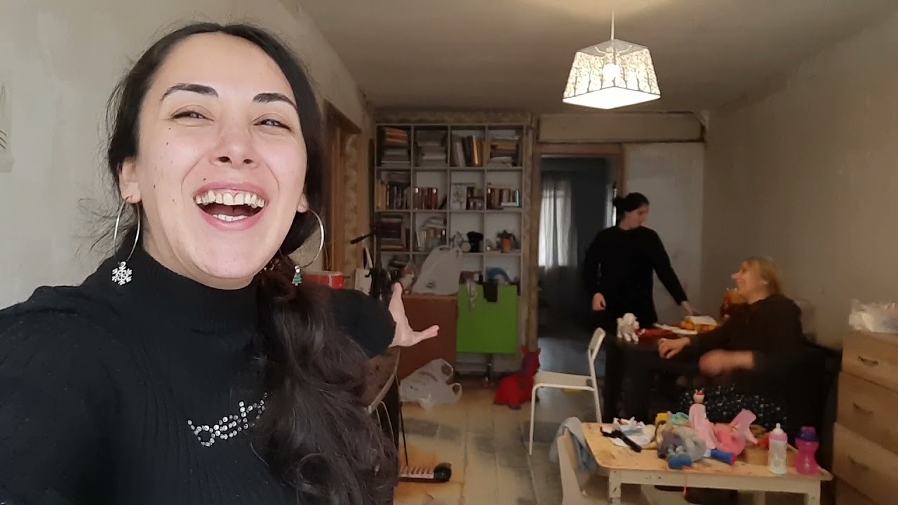 იკა და ნიკა შპალერს აკრავენ // გუშინდელი ვიდეო