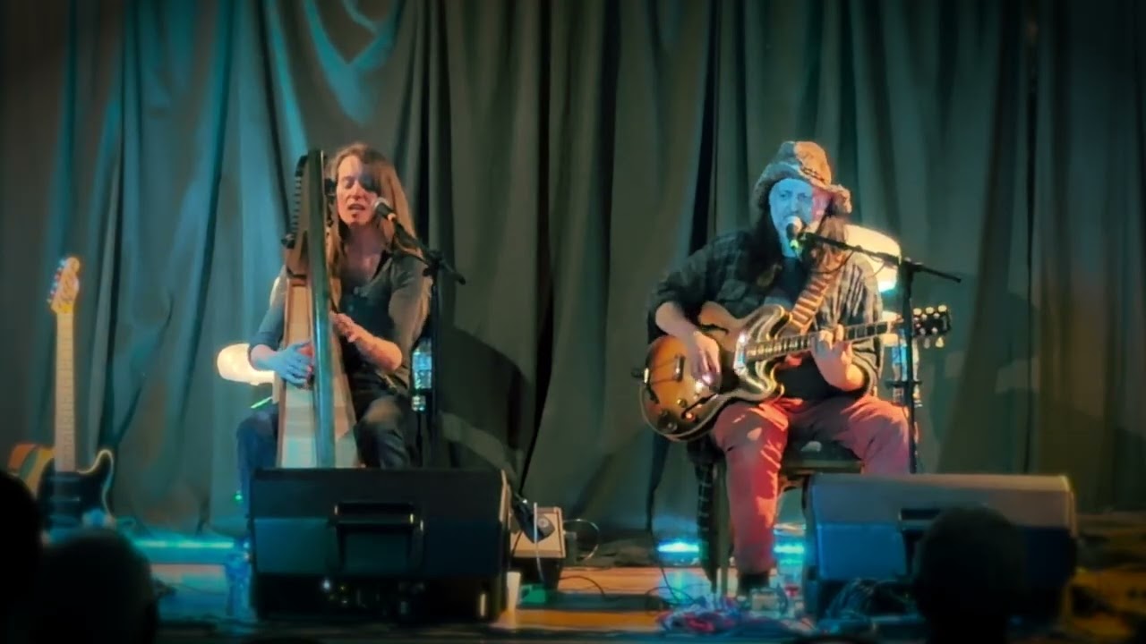 Quentin Cooper & Floriane Blancke play 'KM70' live