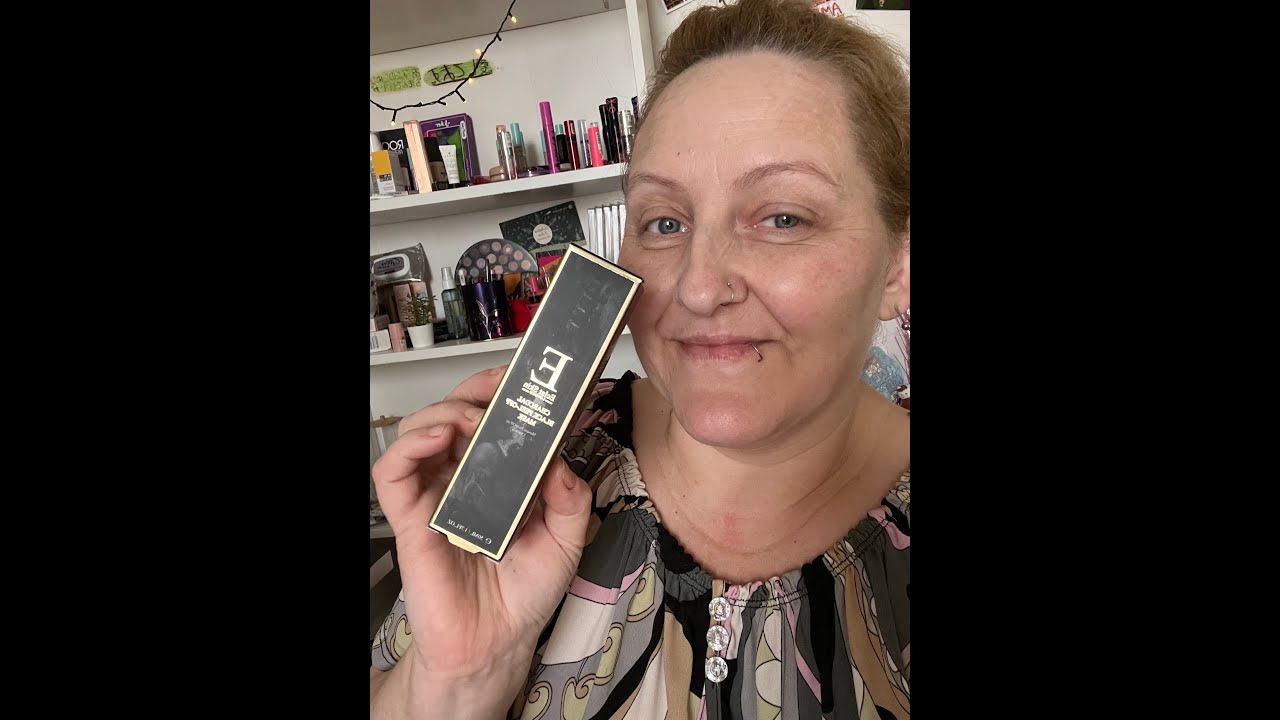 Pelle Radiosa con la Charcoal Black Peel-Off Mask di Eclat Skin London💜