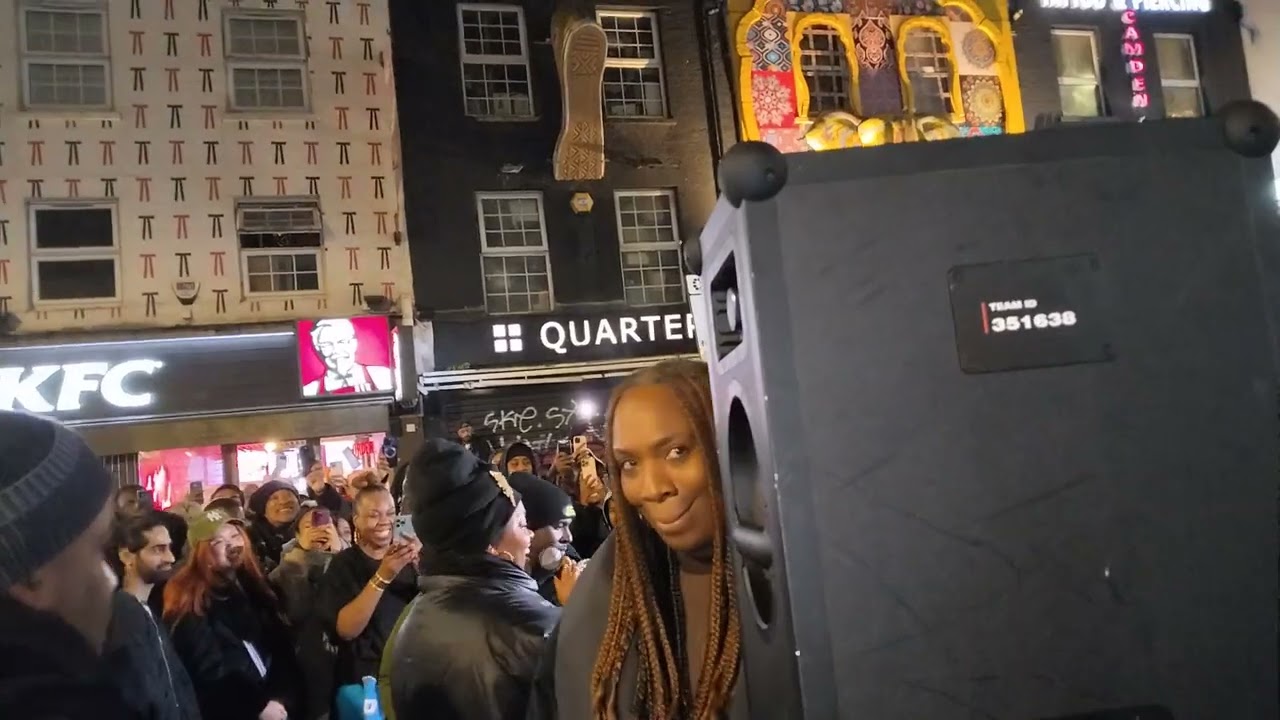 The crowd is loud, the vibe is pure energy as @missjillscottgreets her fans 💥