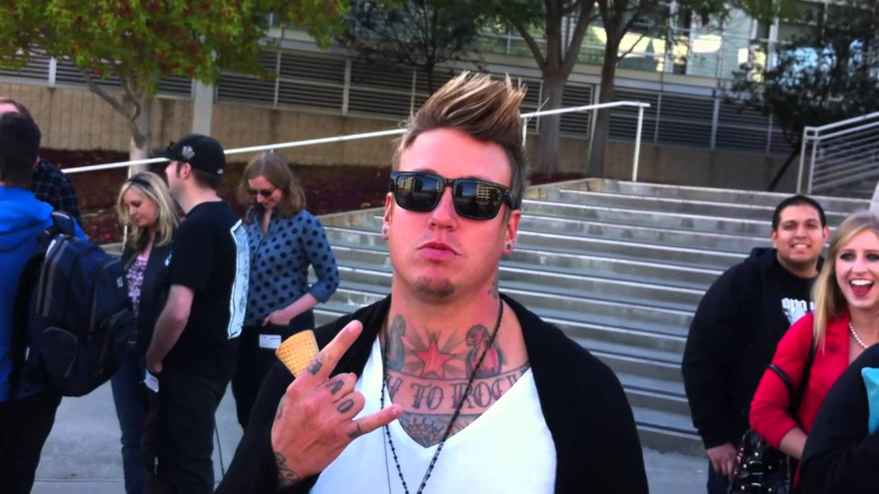 Papa Roach - Signing and talking after YouTube concert. San Bruno, CA, USA. 23-Oct-2012