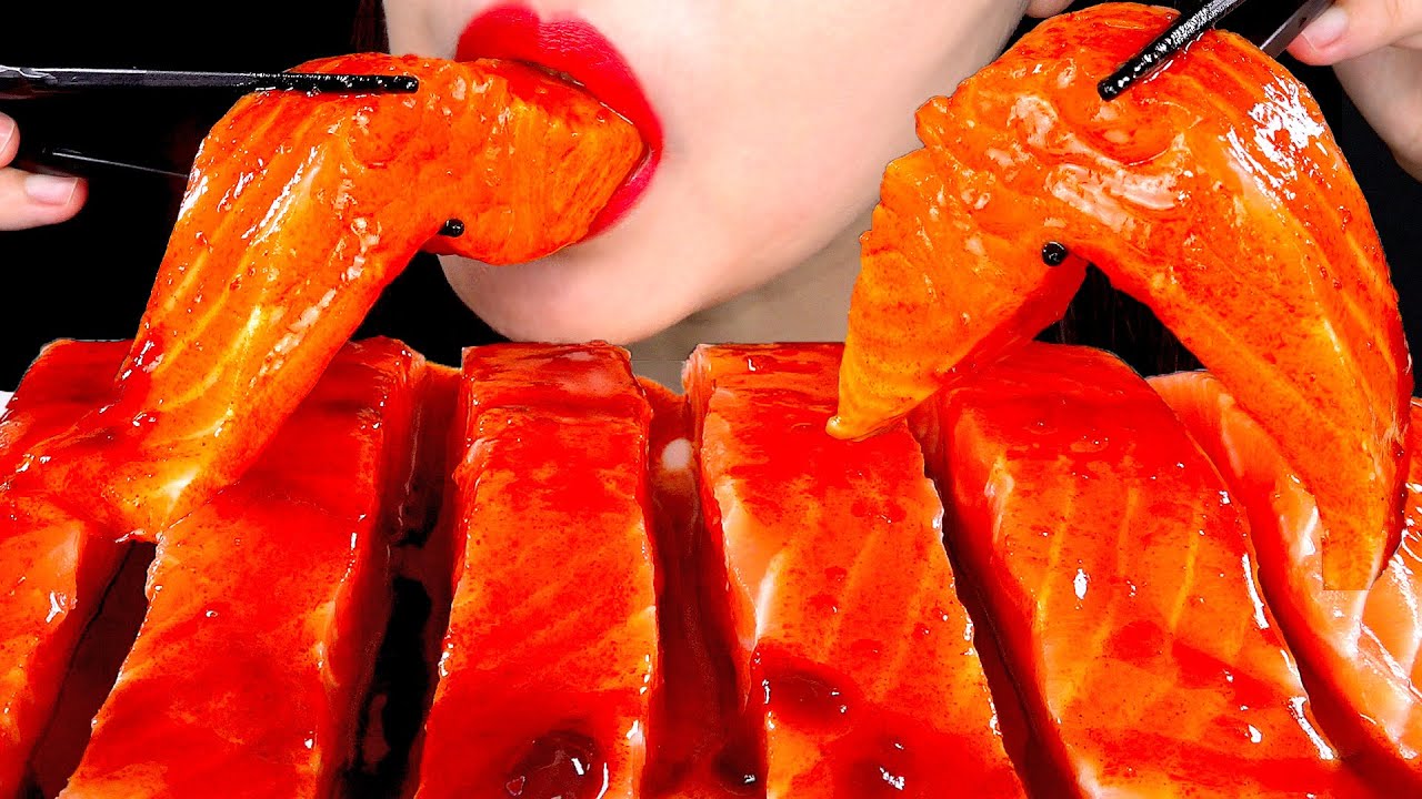 ASMR SALMON SASHIMI SPICY FIRE SAUCE 연어회 불닭소스 먹방 MUKBANG EATING SOUNDS 咀嚼音 | ZOEY ASMR