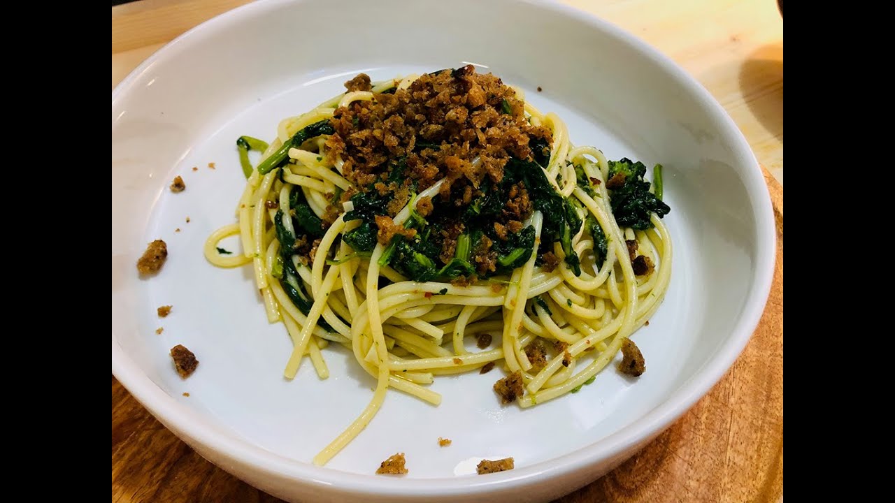 Spaghetti cime di rapa e mollica croccante