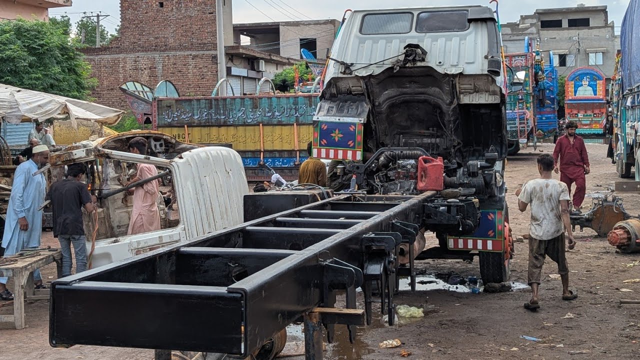 Pakistani Truck Manufacturing & Assembly Process | Handmade Pakistani Truck Making