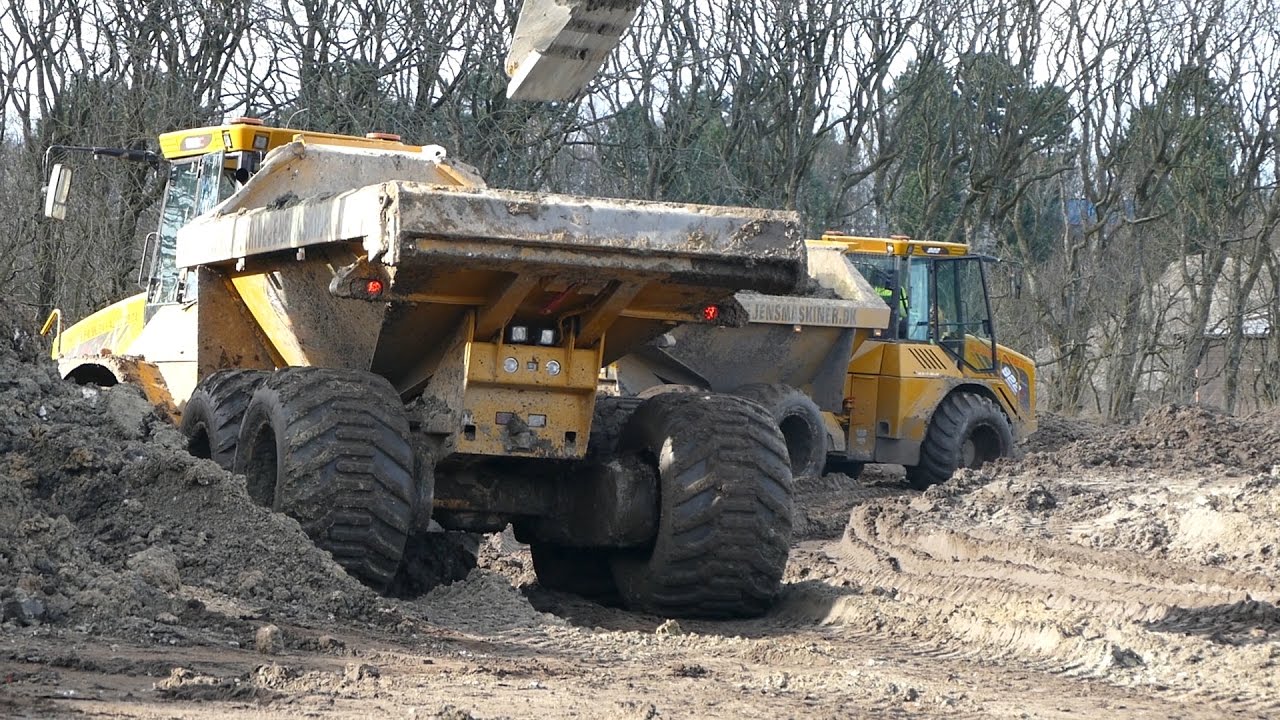Hydrema 922C Dumpers | Komatsu PC290 LC & PC240 LC Excavator - Working on Construction Site