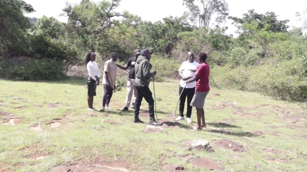 Nikubaya!!Mama wazimu kufukuzwa after kusumbua afisa kwa mission