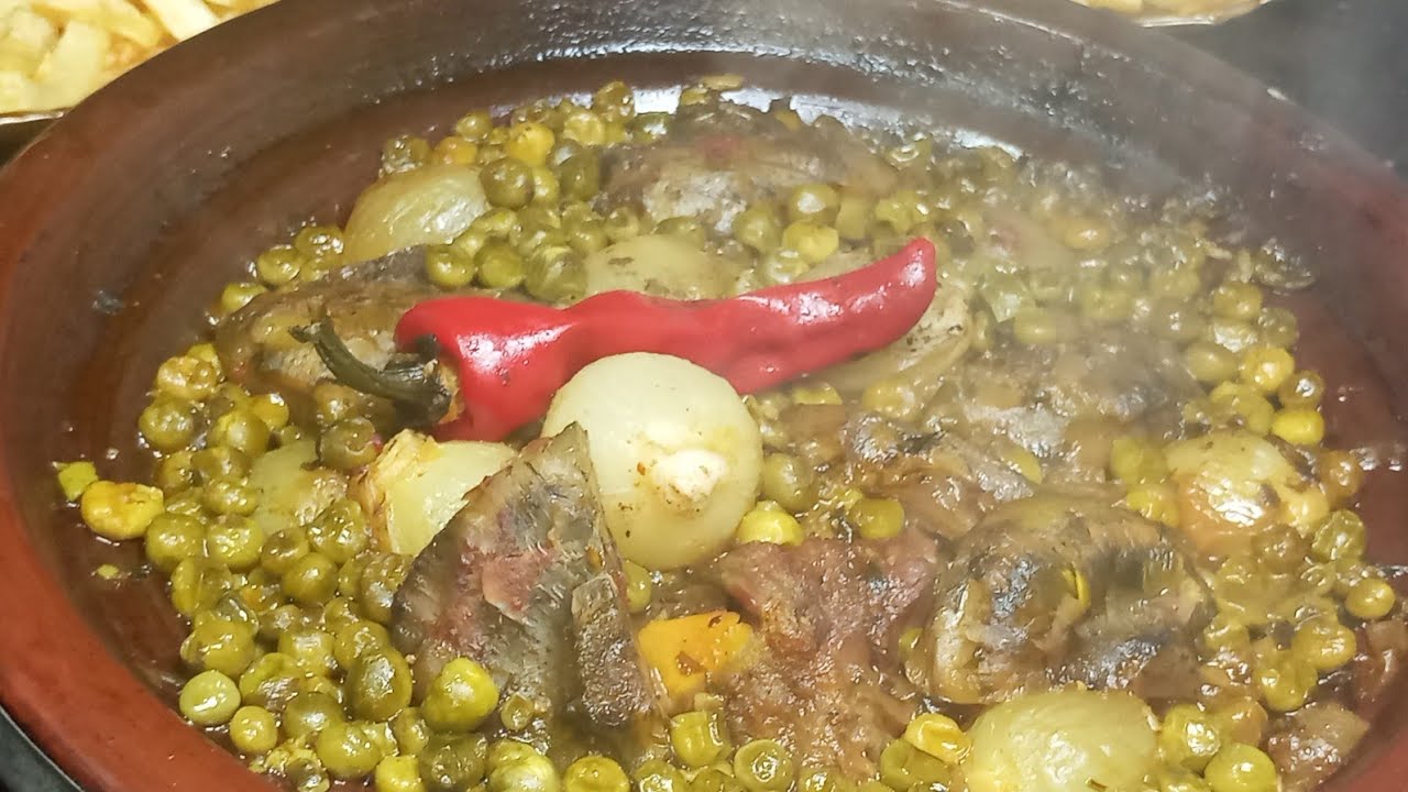 طاجين مغربي تقليدي باللحم والجلبانة (البازلاء)روعة👌،tajine_marocaine#