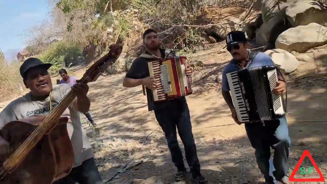 los ayonez y pelon de los amistosos de cosala. me estoy jugando la vida