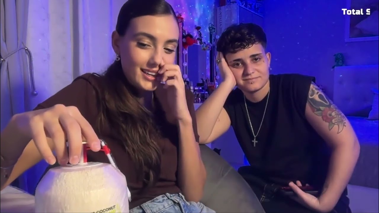 [Zeudi's Twitch VOD 23-09-2025] Chatting, Trying Coconut, Celebrating 4k Sub