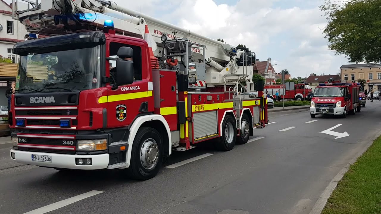 Przejazd pojazdów pożarniczych z powiatu nowotomyskiego ulicami Nowego Tomyśla - 4 września 2021