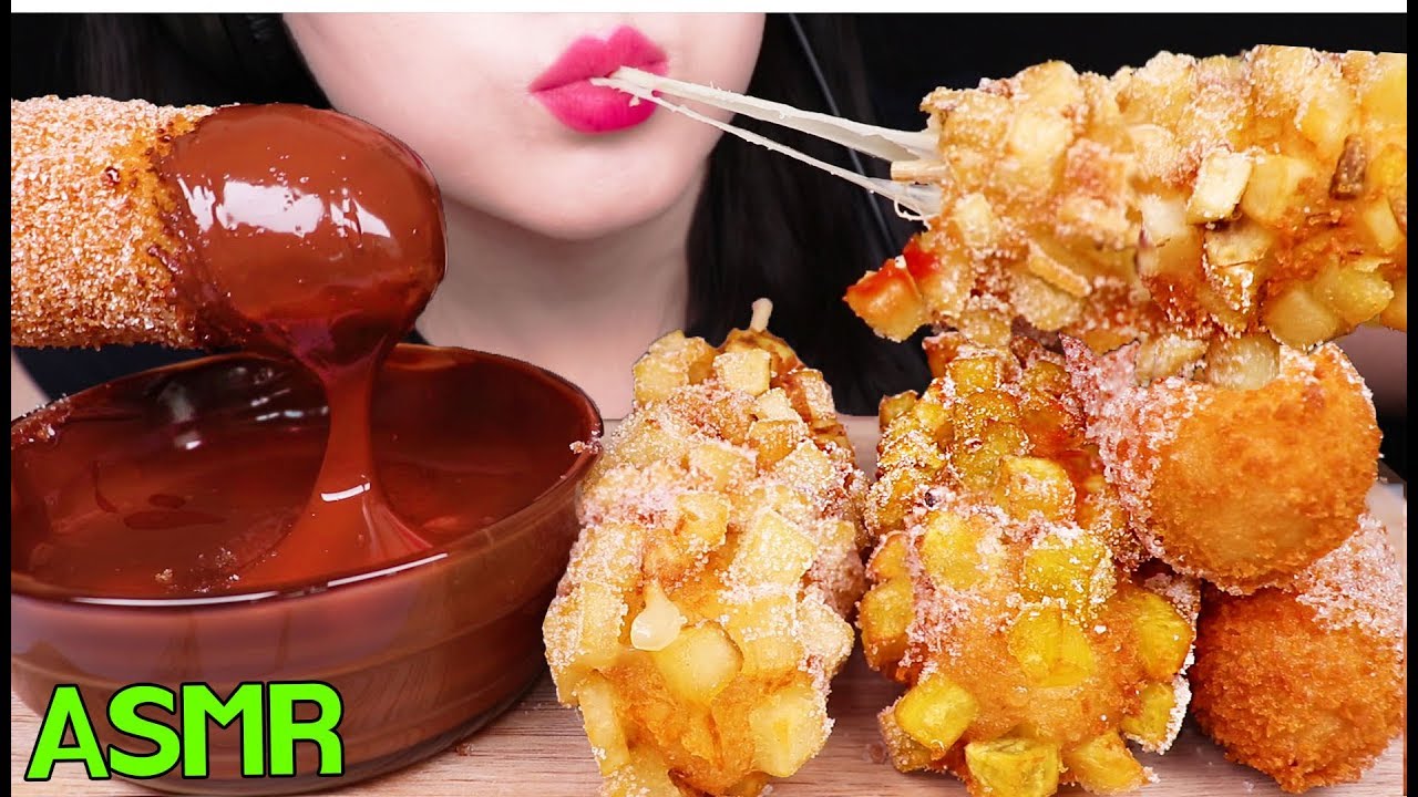ASMR CHOCOLATE DIPPED CHEESY CORN DOGS 초코 치즈 핫도그 먹방 (EATING SOUNDS) NO TALKING MUKBANG