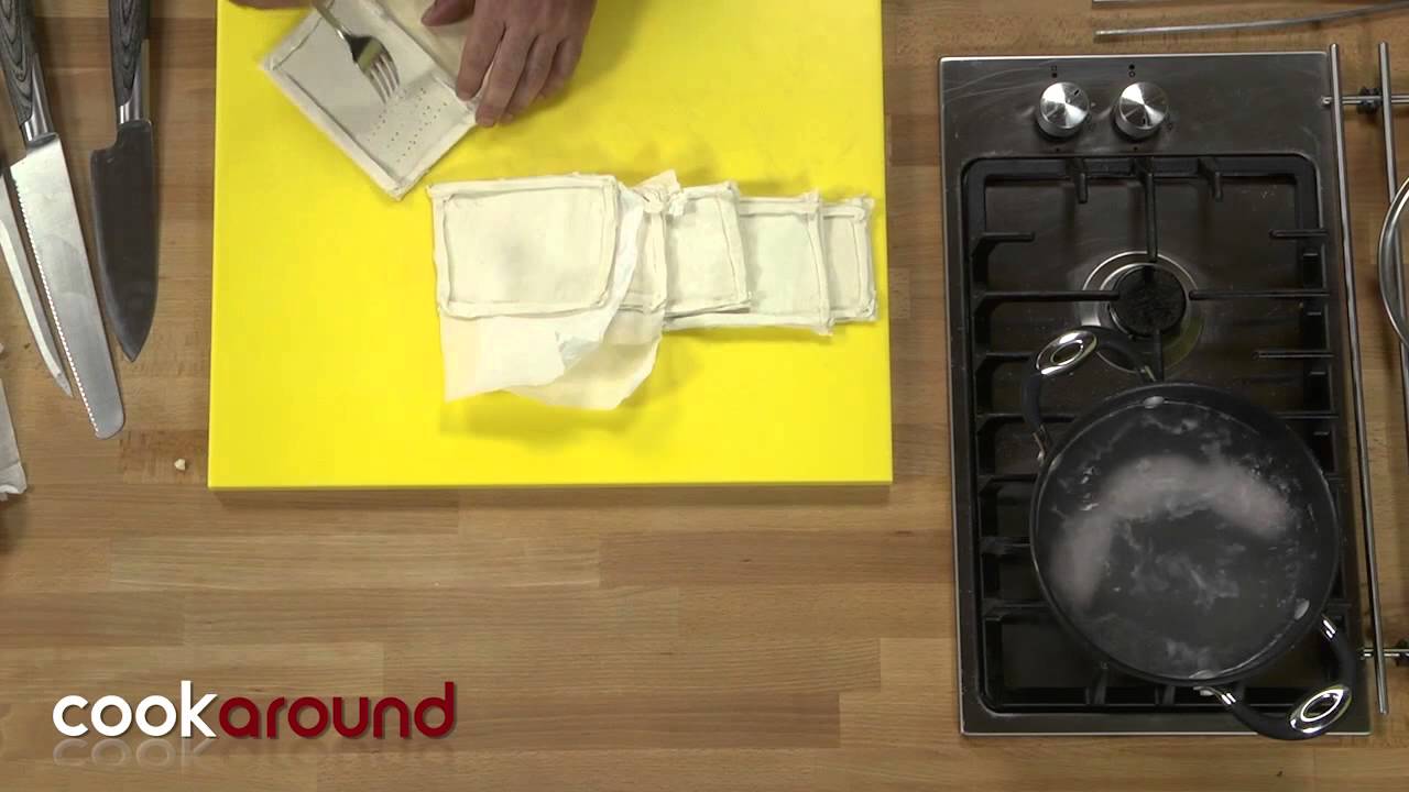 Sfogliatine con salsiccia e stracchino / Finger food