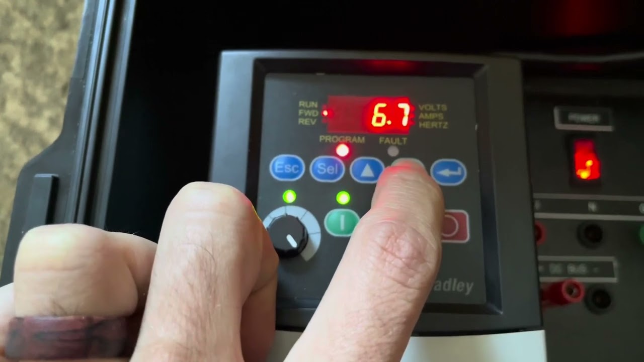Measure Carrier Frequency on VFD - Fluke Fridays - Episode 122