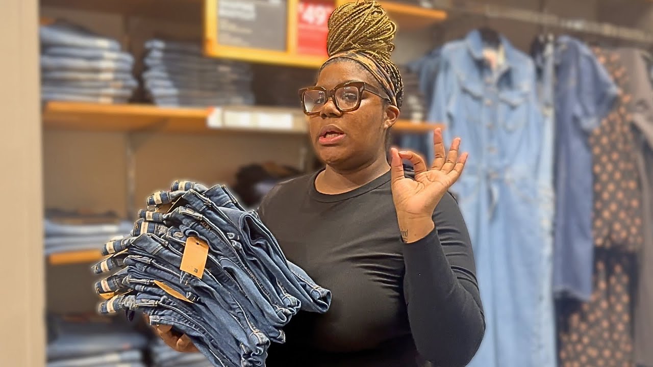 We Tested Postpartum Jeans For Curvy Women So You Don’t Have To