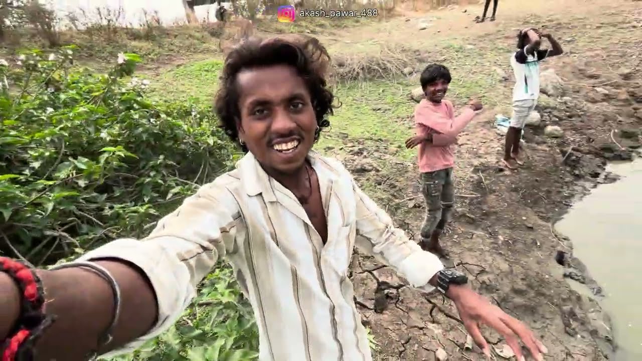 आदिवासी पद्धतीने हाताने पकडली मासे 🐟 | मित्रांसोबत कडक पार्टी! | Vlog #6