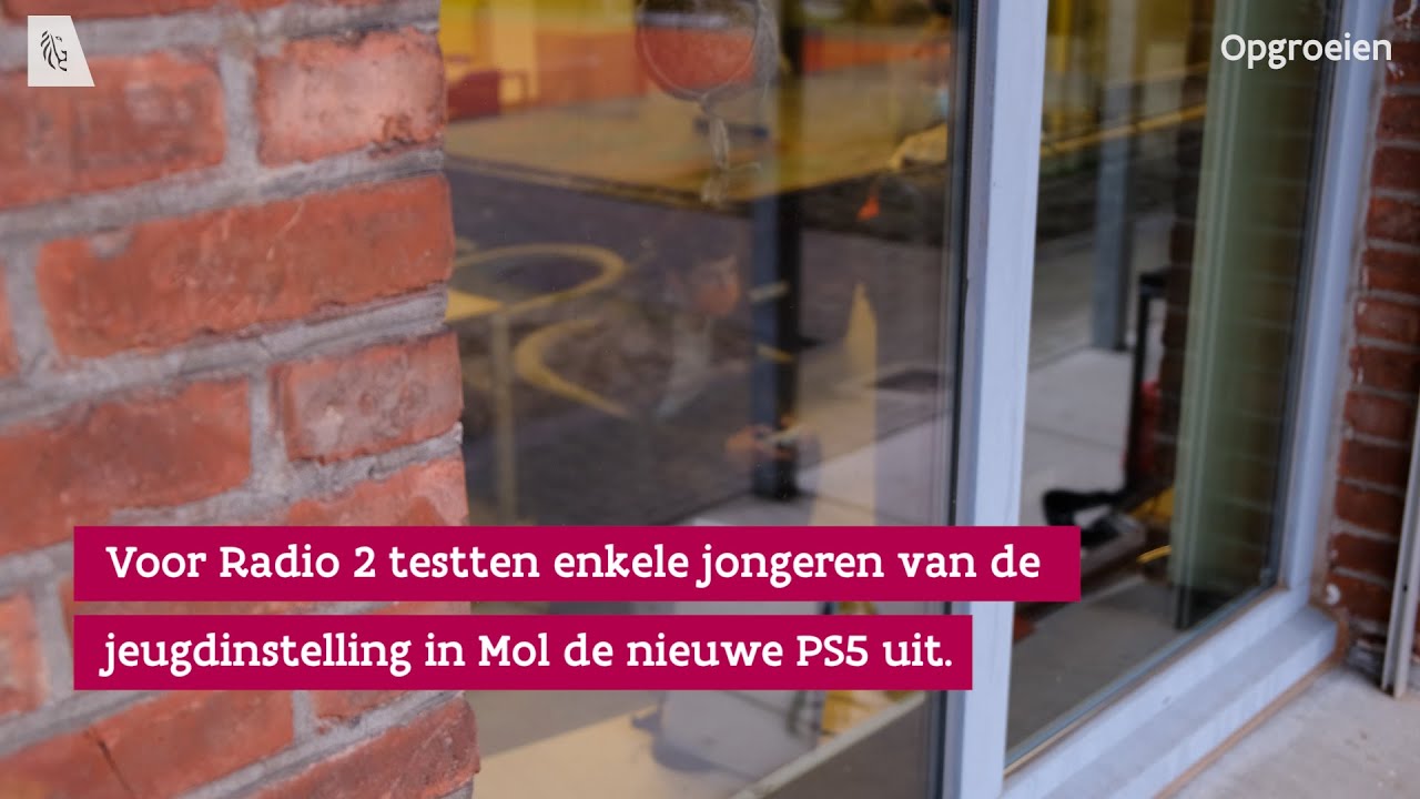 Jongeren testen PS5 uit in de jeugdinstelling van Mol