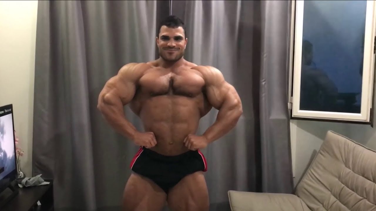 Egyptian IFBB Pro bodybuilder Hassan Mostafa - Posing practice