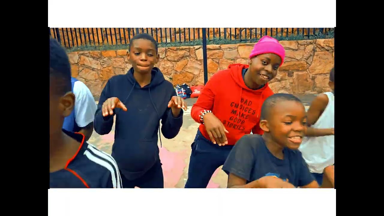 Issue Wama Vocal & Skhiya Sama Vula Vala  - Amaphoyisa ( Official Music Video)