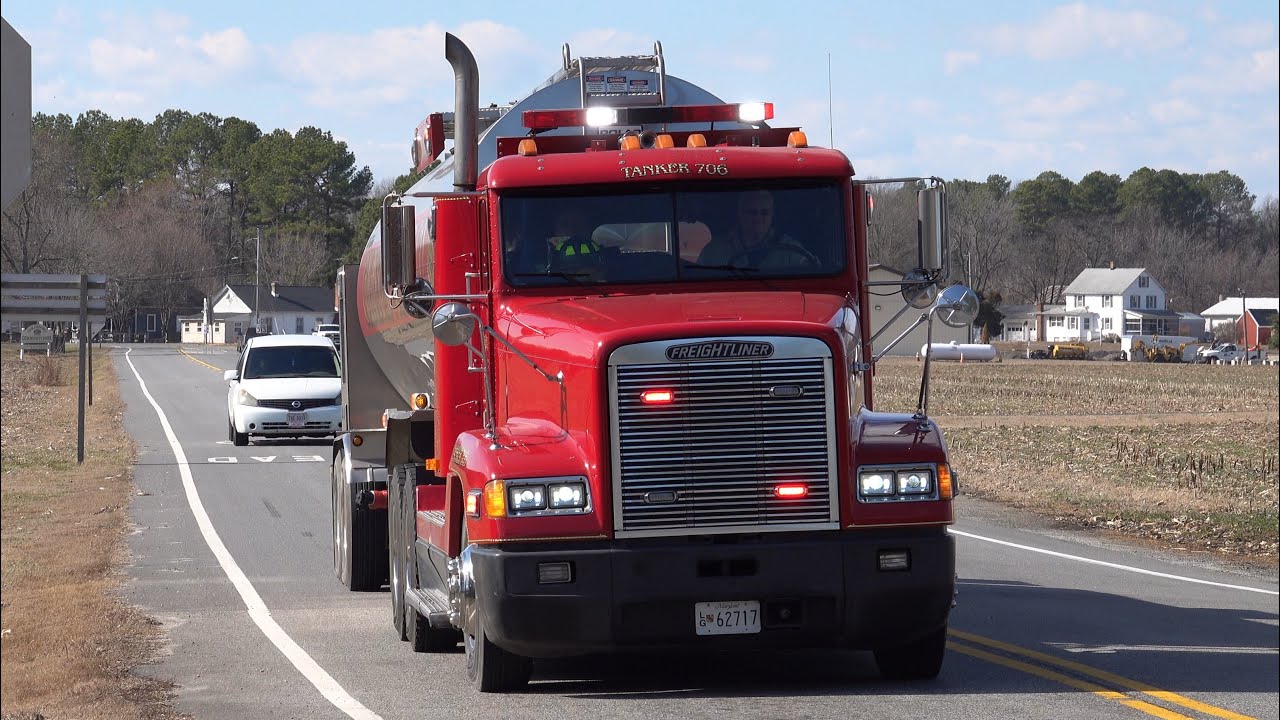 Goldsboro Fire Company  Tanker 706 & Engine 703 Responding