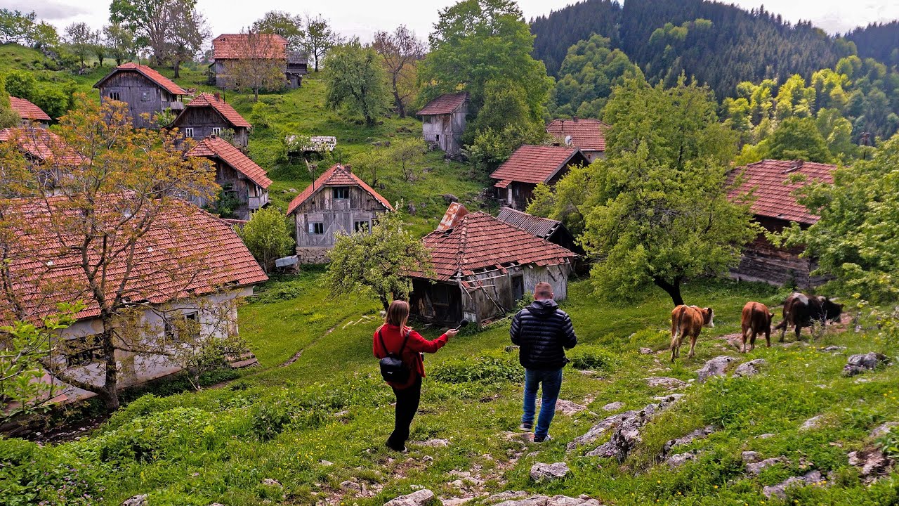 Posjetili smo NAPUŠTENO SELO u kojem žive SAMO tri brata!