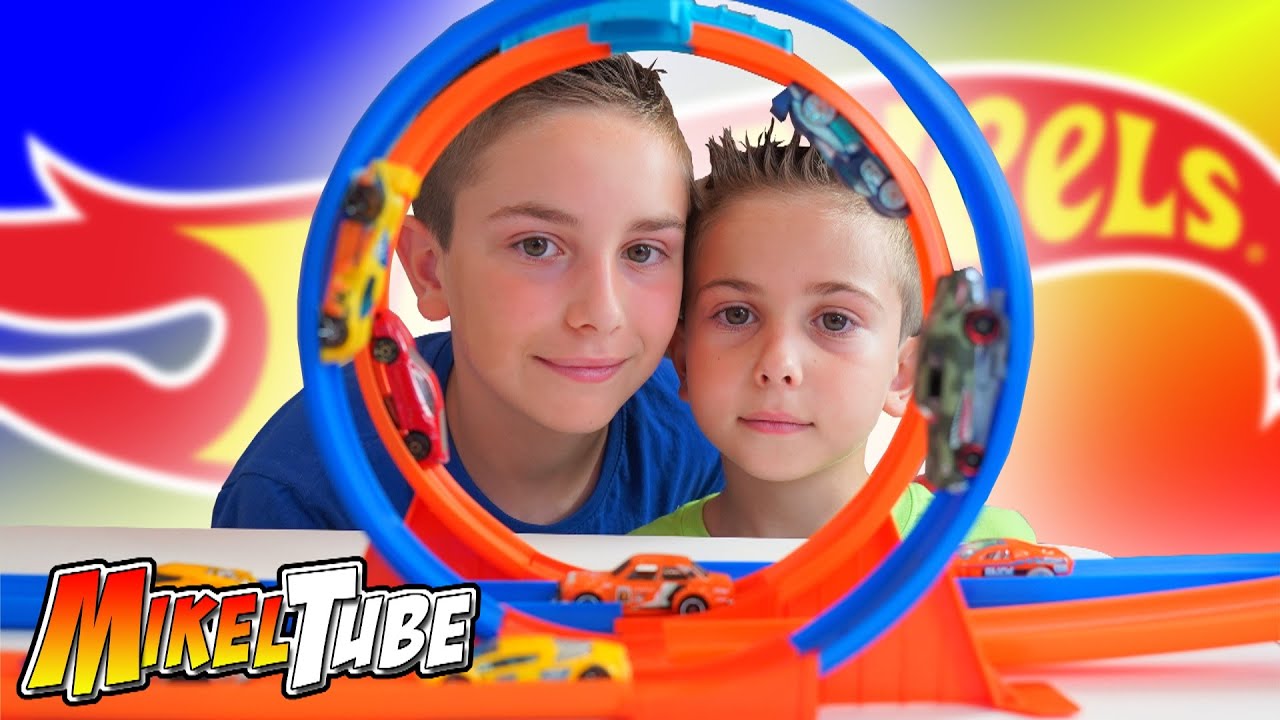 Nos enfrentamos al Reto HotWheels para crear una pista con acrobacias