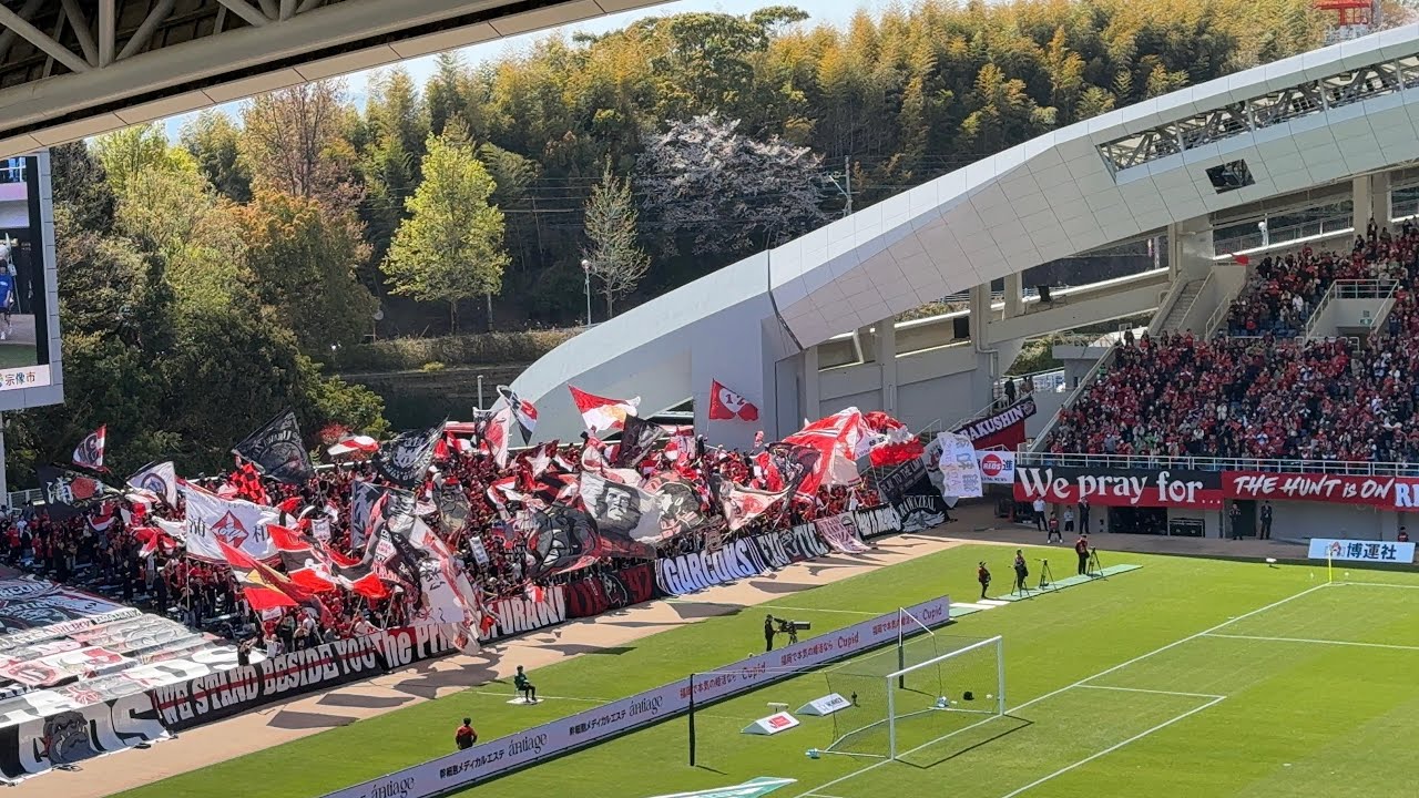 「博多を揺らせ！」キックオフ前の雰囲気 2025年4月6日(日) J1 アビスパ福岡 vs 浦和レッズ @ ベスト電器スタジアム