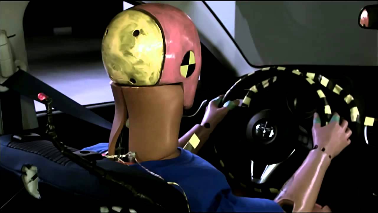 2014 Mazda 3 / Axela  hatchback small overlap IIHS crash test