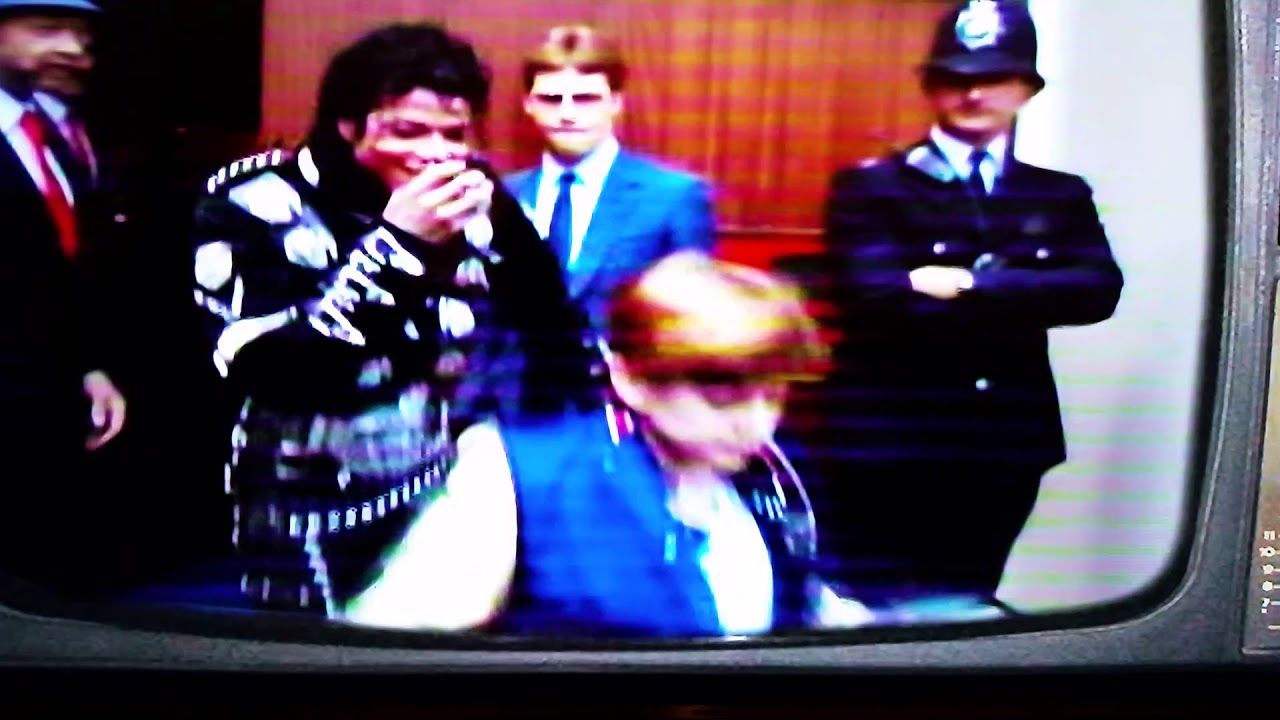 Michael Jackson /Jimmy Safechuck - Live at Wembley leaving the Hotel - 1988. NOTE: BILL BRAY there.
