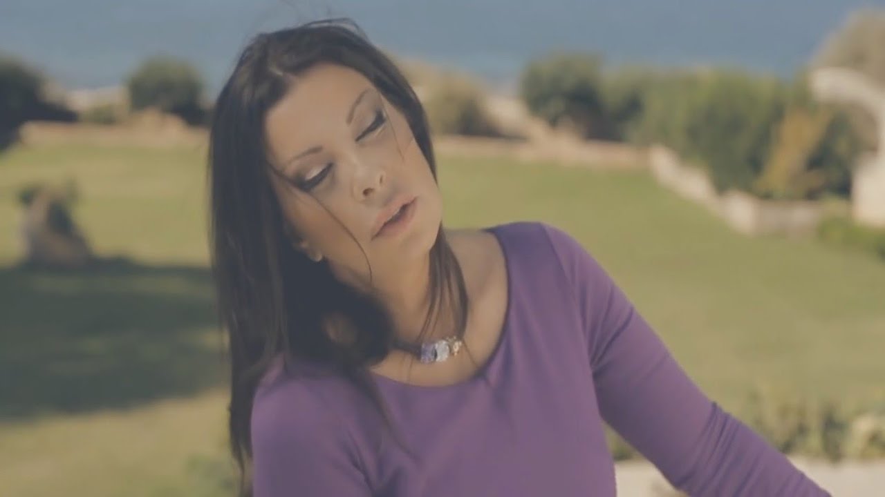 Angela Dimitriou - Se ligo ksimeroni (Gamoto) [Official Clip] + Lyrics
