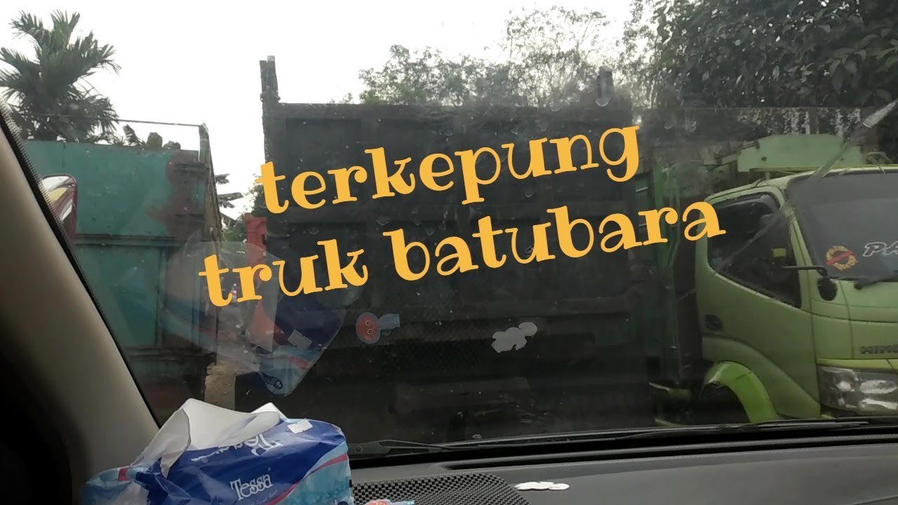 terkepung truk batubara