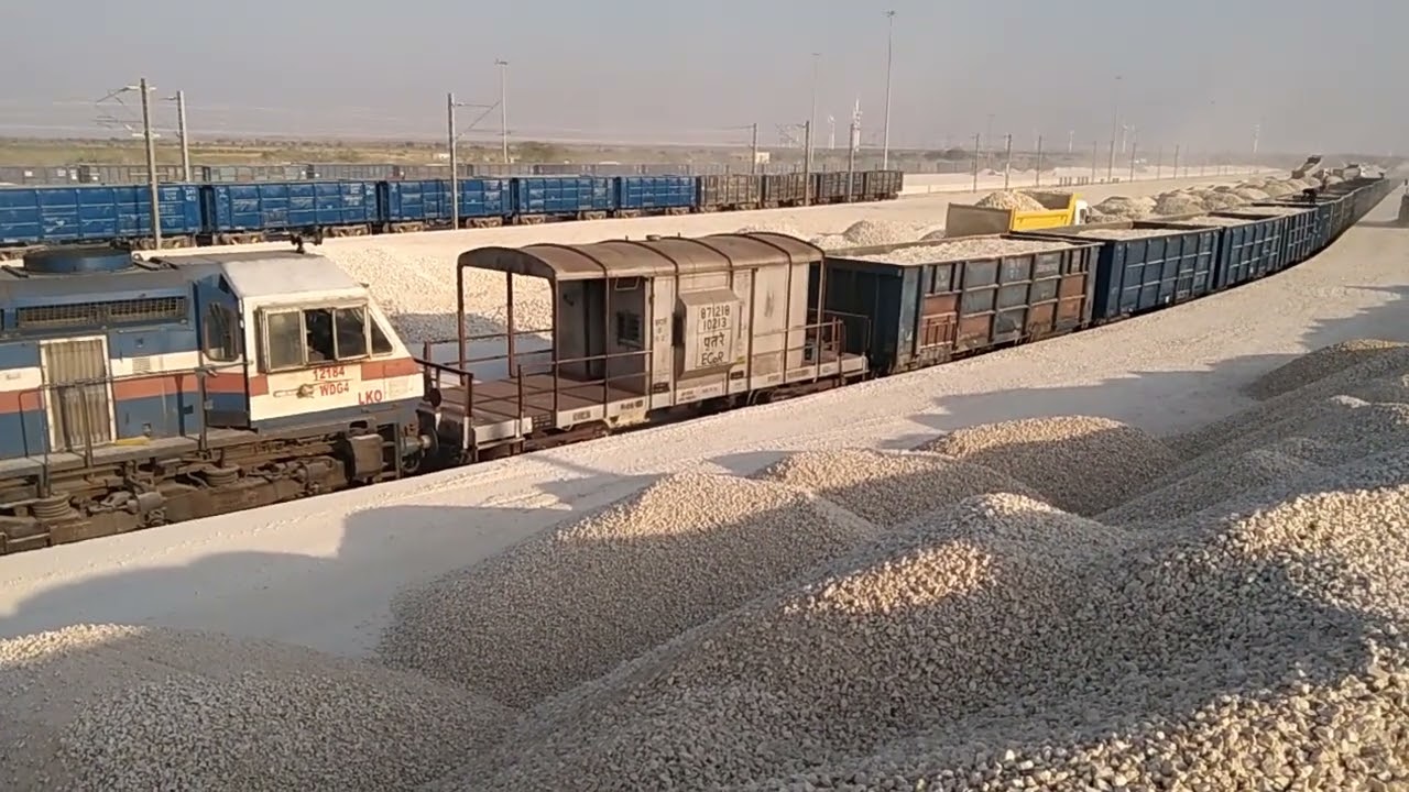 रेल का इंजन गार्ड बाबू कैसे जोड़ता है