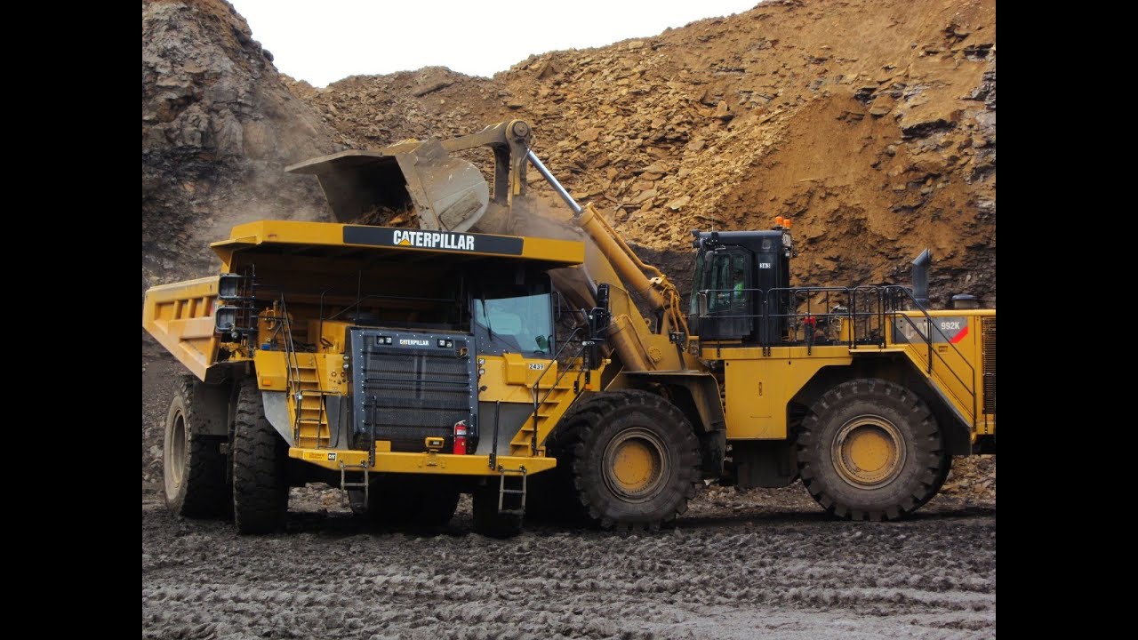 Caterpillar 992K Loading 777F's