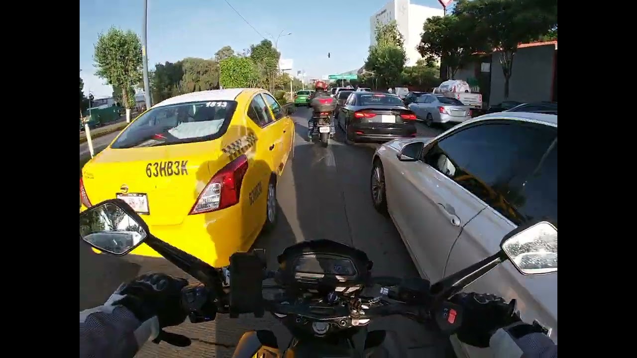 ayudando a otra ambulancia.